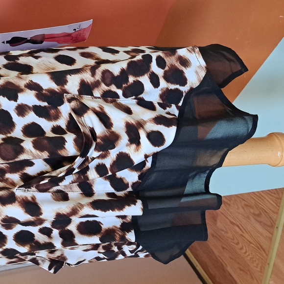 Nina Leonard top,size Med. - Picture 3 of 8